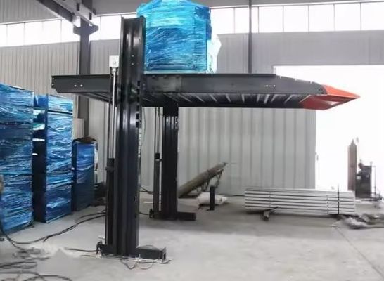 Le dégagement est de 94 pouces. Ascenseur hydraulique à deux colonnes.